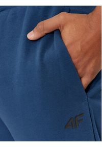 4f - 4F Spodnie dresowe 4FAW23TTROM452 Niebieski Regular Fit. Kolor: niebieski. Materiał: bawełna #5
