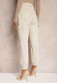 Renee - Jasnobeżowe Spodnie Bawełniane o Fasonie Bojówek High Waist z Guzikami Amatnosha. Okazja: na co dzień. Stan: podwyższony. Kolor: beżowy. Materiał: bawełna. Długość: długie. Sezon: lato, wiosna. Styl: casual, elegancki