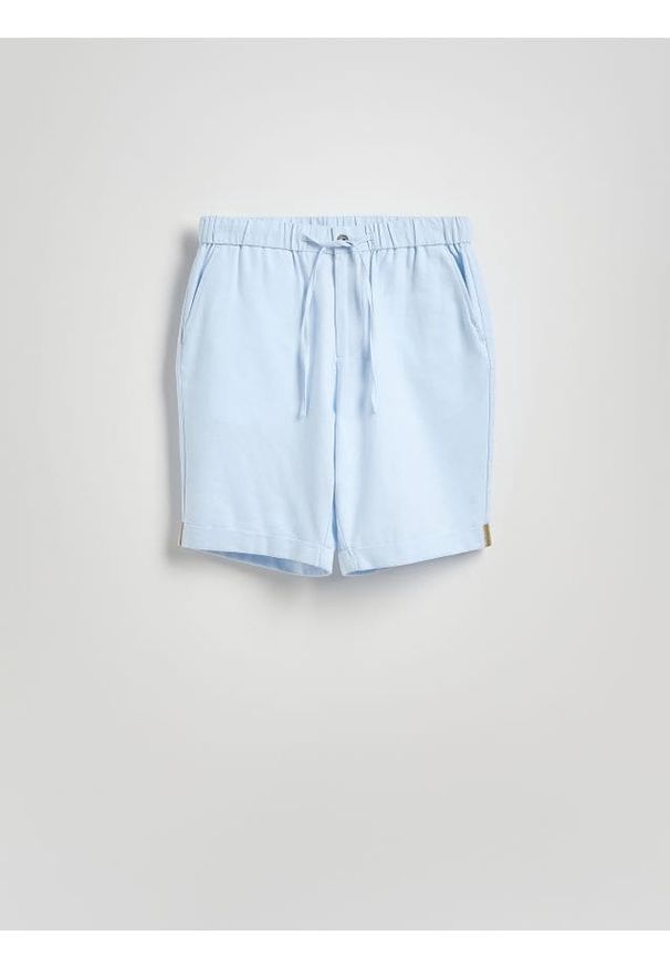 Reserved - Szorty regular z dodatkiem lnu - jasnoniebieski. Kolor: niebieski. Materiał: len