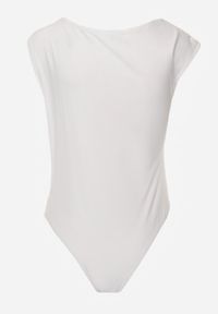Renee - Białe Body o Asymetrycznym Kroju z Marszczeniem Asintlia. Okazja: na co dzień, do pracy. Kolor: biały. Styl: casual, elegancki #2