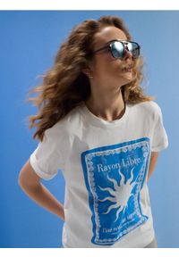 Sinsay - Bawełniana koszulka z nadrukiem na plecach - kremowy. Kolor: kremowy. Materiał: bawełna. Wzór: nadruk #1