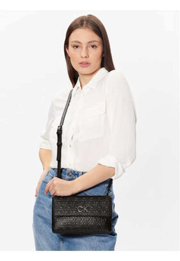 Calvin Klein Torebka Re-Lock Dbl Crossbody Emb Mono K60K610206 Czarny. Kolor: czarny. Materiał: skórzane