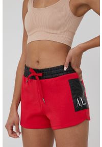 Armani Exchange szorty damskie kolor czerwony z aplikacją medium waist. Okazja: na co dzień. Stan: podwyższony. Kolor: czerwony. Wzór: aplikacja. Styl: casual