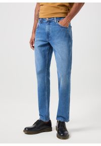 Wrangler - WRANGLER GREENSBORO MĘSKIE SPODNIE JEANSOWE DŻINSY GARNER BLUE 112350836