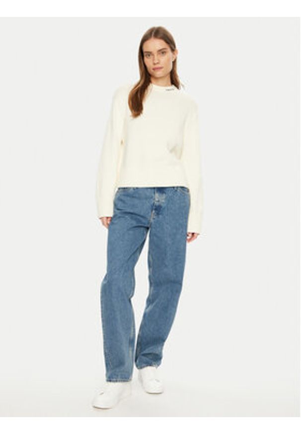 Calvin Klein Jeans Sweter Logo Embro J20J225073 Écru Regular Fit. Materiał: bawełna