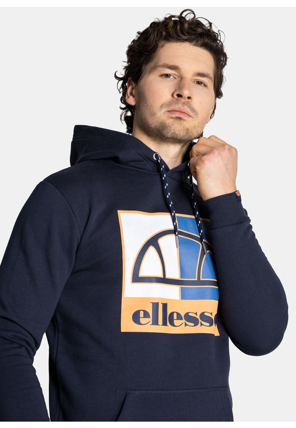 Bluza z kapturem męska Ellesse Labus OH Hoody Regular Fit Granatowy. Typ kołnierza: kaptur. Kolor: niebieski. Wzór: kolorowy. Sezon: lato. Styl: street