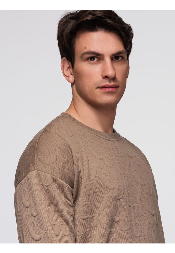 Ombre Clothing - Bluza męska RELAXED FIT z tłoczonymi literami – brązowa V3 - Rozmiar: XXL. Kolor: brązowy. Materiał: materiał, dzianina, bawełna
