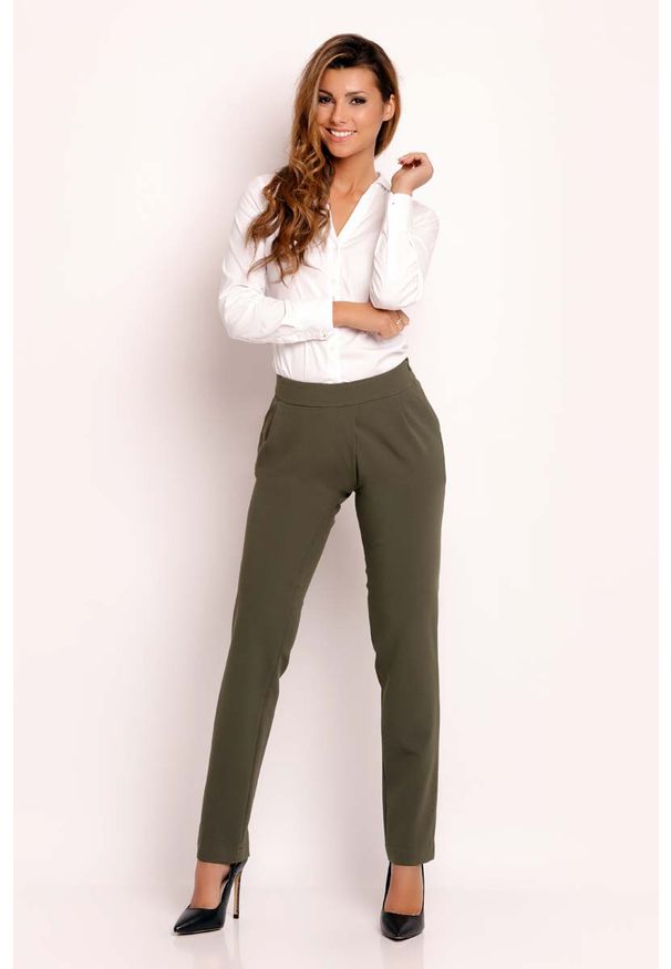 Lou-Lou - Oliwkowe Eleganckie Proste Spodnie na Pasku. Kolor: oliwkowy. Materiał: poliester, elastan, wiskoza. Styl: elegancki