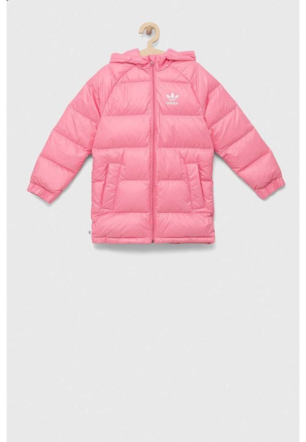adidas Originals kurtka puchowa dziecięca kolor różowy. Okazja: na co dzień. Kolor: różowy. Materiał: puch. Styl: casual