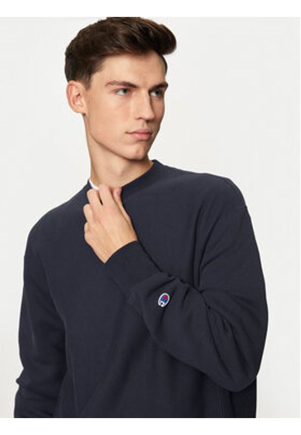 Champion Bluza 220707 Granatowy Relaxed Fit. Kolor: niebieski. Materiał: bawełna