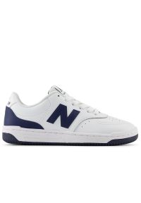 Buty młodzieżowe New Balance GSB80WB - białe. Okazja: na co dzień. Kolor: biały. Materiał: materiał, syntetyk. Szerokość cholewki: normalna. Sport: turystyka piesza