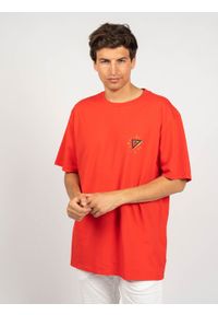 Guess T-Shirt | M0FI0ER9XF0 | Mężczyzna | Czerwony. Okazja: na co dzień. Kolor: czerwony. Materiał: bawełna. Wzór: nadruk. Styl: casual #3