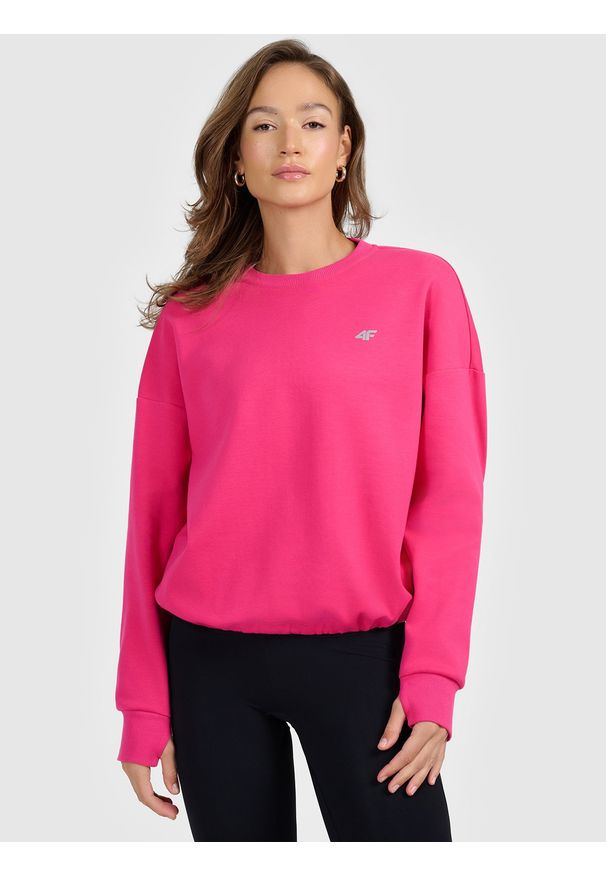 4f - 4F Bluza dresowa nierozpinana bez kaptura damska - różowa XS. Okazja: na co dzień, do domu. Typ kołnierza: bez kaptura. Kolor: różowy. Materiał: dresówka. Styl: casual, klasyczny