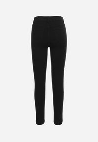 Born2be - Czarne Dopasowane Jeansy z Regularnym Stanem i Lampasami Nelipha. Okazja: na co dzień. Kolekcja: plus size. Kolor: czarny. Styl: casual, elegancki #3