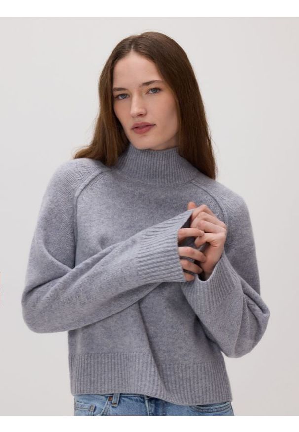 Reserved - Wełniany sweter z golfem - jasnoszary. Typ kołnierza: golf. Kolor: szary. Materiał: wełna