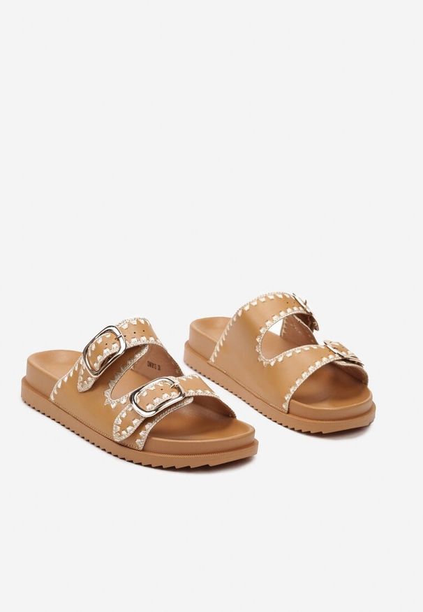 Born2be - Brązowe Klapki na Grubszej Podeszwie Zapinane na Sprzączki Dresemia. Okazja: na co dzień. Nosek buta: otwarty. Kolor: brązowy. Materiał: jeans. Wzór: aplikacja. Sezon: lato. Styl: elegancki, casual