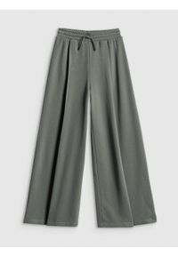 4f - 4F Spodnie dresowe z szerokimi nogawkami dziewczęce - szare 146/152 (10-12 lat). Okazja: na spacer, na co dzień, na uczelnię. Stan: podwyższony. Kolor: szary. Materiał: dresówka. Sezon: lato. Styl: casual, elegancki #1