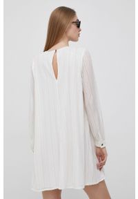 Superdry sukienka kolor biały mini oversize. Kolor: biały. Długość rękawa: długi rękaw. Typ sukienki: oversize. Długość: mini #4