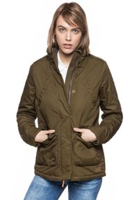 Lee - DAMSKA KURTKA ZIMOWA LEE FIELD JACKET L56WVTMP DARK OLIVE. Materiał: futro. Sezon: zima #1