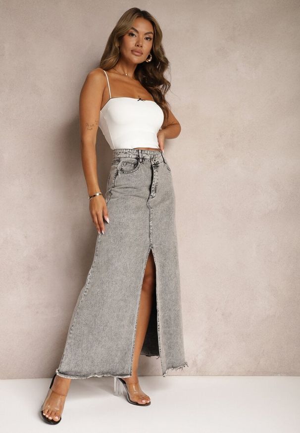 Renee - Szara Postrzępiona Spódnica Maxi z Jeansu z Rozcięciem Feedi. Stan: podwyższony. Kolor: szary. Materiał: jeans