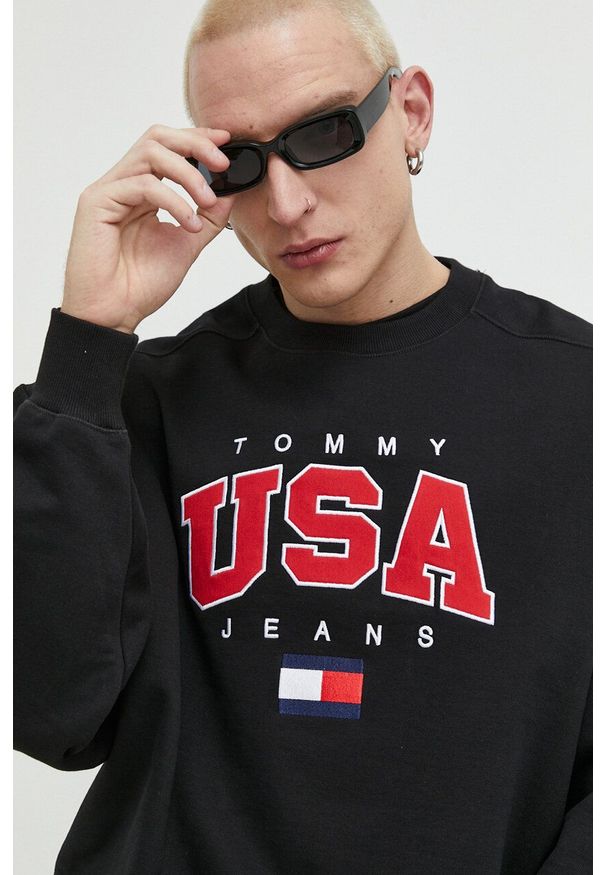 Tommy Jeans bluza męska kolor czarny z aplikacją. Kolor: czarny. Materiał: bawełna, poliester. Wzór: aplikacja