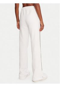 Guess Jeans Spodnie dresowe W5YB32 K68I4 Biały Regular Fit. Kolor: biały. Materiał: bawełna #2
