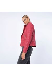 Wittchen - Damska ramoneska z ekoskóry z pikowaną wstawką różowa. Okazja: do pracy, na co dzień. Kolor: różowy. Materiał: skóra ekologiczna. Wzór: geometria. Styl: klasyczny, casual, elegancki #4