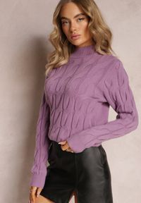 Renee - Jasnofioletowy Sweter w Warkoczykowy Splot Mikke. Kolor: fioletowy. Materiał: dzianina, tkanina. Długość rękawa: długi rękaw. Długość: długie. Wzór: ze splotem. Styl: klasyczny #4