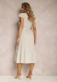 Renee - Jasnobeżowa Sukienka Theophosyne. Kolor: beżowy. Materiał: materiał, bawełna, wiskoza. Długość rękawa: krótki rękaw. Typ sukienki: koszulowe. Długość: midi #3
