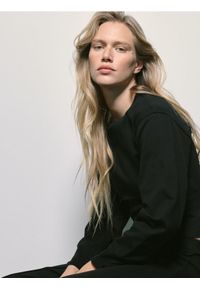 Reserved - Gładka bluza - czarny. Kolor: czarny. Materiał: dzianina, bawełna. Wzór: gładki #1