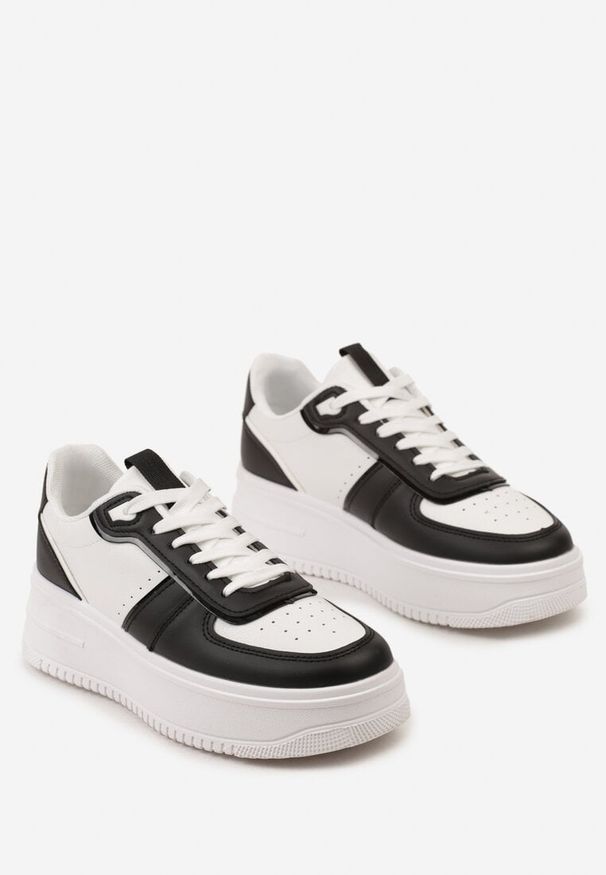 Born2be - Biało-Czarne Sneakersy z Perforacją na Grubej Podeszwie Alilah. Wysokość cholewki: przed kostkę. Kolor: biały. Materiał: materiał. Szerokość cholewki: normalna. Obcas: na platformie