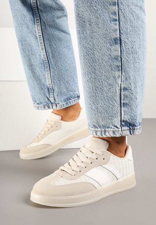 Renee - Beżowe Sneakersy Tenisówki Ozdobione Paskami Amodira. Okazja: na co dzień. Zapięcie: pasek. Kolor: beżowy. Materiał: jeans. Wzór: aplikacja