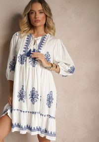 Renee - Biała Sukienka z Wiskozą w Stylu Boho o Rozkloszowanym Kroju z Haftem Miredia. Okazja: na co dzień, na spacer. Typ kołnierza: dekolt w kształcie V. Kolor: biały. Materiał: wiskoza. Wzór: haft. Typ sukienki: proste. Styl: boho