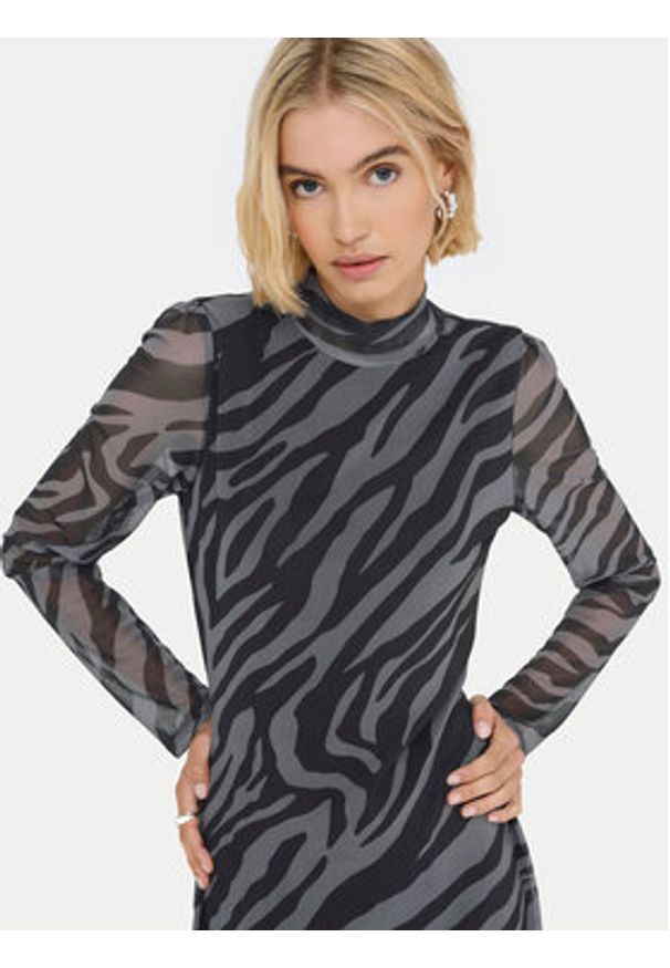 only - ONLY Sukienka codzienna Erica 15355845 Szary Regular Fit. Okazja: na co dzień. Kolor: szary. Materiał: syntetyk. Typ sukienki: proste. Styl: casual