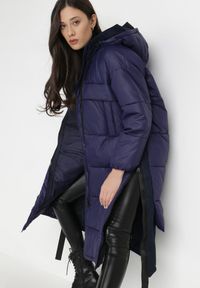 Born2be - Granatowa Kurtka Sephoya. Kolor: niebieski. Długość rękawa: długi rękaw. Długość: długie. Wzór: aplikacja. Sezon: zima #6