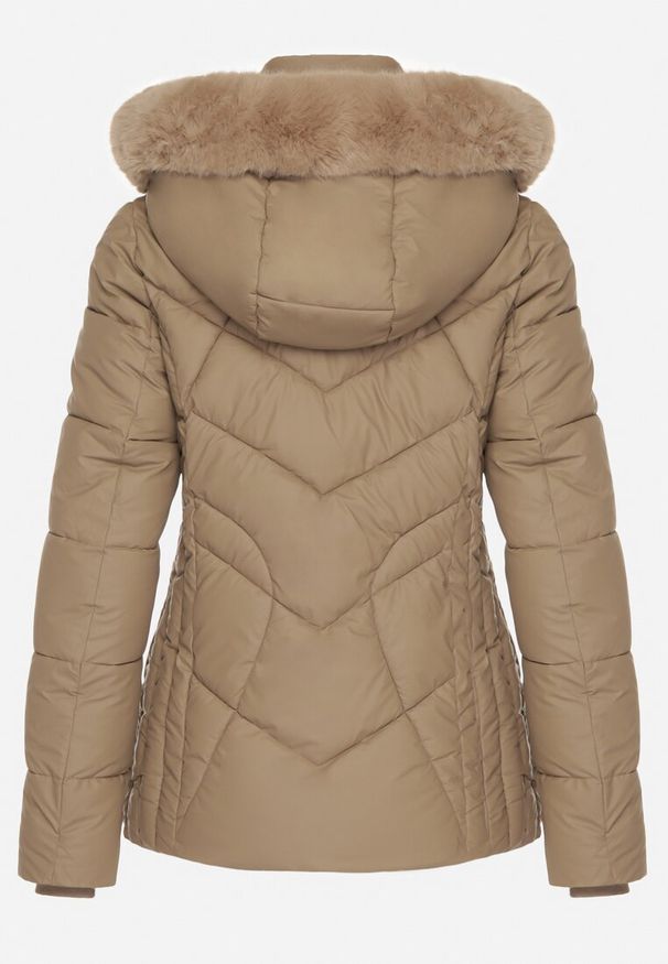 Born2be - Beżowa Pikowana Kurtka z Kapturem Ozdobionym Futerkiem Caelara. Typ kołnierza: kaptur. Kolor: beżowy. Materiał: futro. Wzór: aplikacja