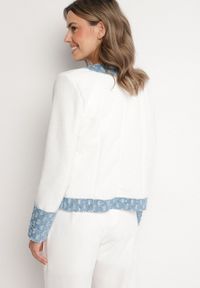 Born2be - Biało-Niebieska Pudełkowa Marynarka Zdobiona Tłoczonymi Wstawkami Ransira. Okazja: na co dzień. Kolor: biały. Materiał: jeans. Wzór: aplikacja. Styl: casual, elegancki #4