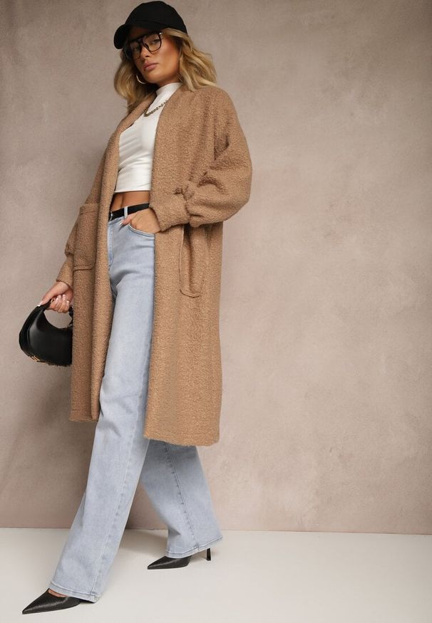 Renee - Jasnobrązowy Płaszcz Boucle Niezapinany Cango. Okazja: na co dzień. Kolor: beżowy. Materiał: jeans, tkanina. Długość rękawa: długi rękaw. Długość: długie. Styl: casual, elegancki