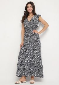 Born2be - Granatowa Sukienka o Rozkloszowanym Kroju z Falbankami w Kwiatowy Wzór Aravisse. Okazja: na co dzień. Typ kołnierza: kołnierz z falbankami. Kolor: niebieski. Wzór: kwiaty. Styl: casual, elegancki #1