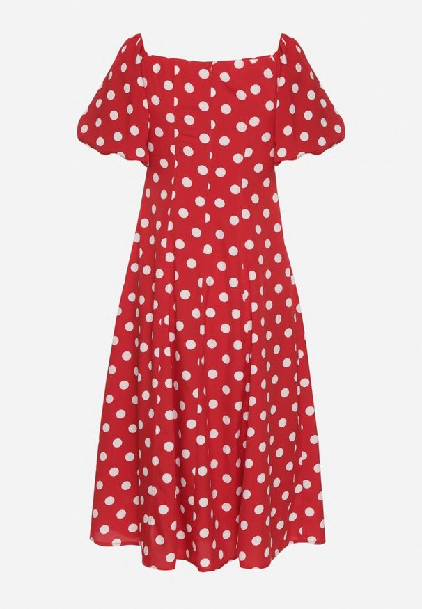 Born2be - Czerwona Rozkloszowana Sukienka Vices w Grochy z Dekoltem Typu Hiszpanka Zimina. Okazja: na co dzień. Typ kołnierza: dekolt hiszpanka. Kolor: czerwony. Materiał: materiał, skóra. Wzór: grochy. Typ sukienki: proste. Styl: klasyczny, casual