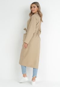 Born2be - Beżowy Płaszcz Oversize z Wiązanym Paskiem Ziyanna. Kolor: beżowy. Materiał: materiał. Długość: długie. Wzór: aplikacja #5