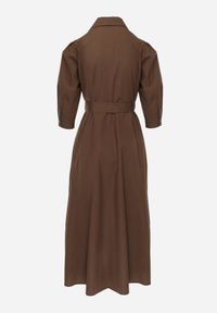 Renee - Brązowa Bawełniana Sukienka Koszulowa w Stylu Retro z Wiązanym Paskiem Meresa. Okazja: na randkę. Kolor: brązowy. Materiał: bawełna. Sezon: lato. Typ sukienki: koszulowe. Styl: retro #8