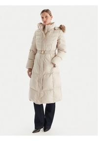 Guess Płaszcz zimowy W5BL29 W2802 Brązowy Regular Fit. Kolor: brązowy. Materiał: syntetyk. Sezon: zima