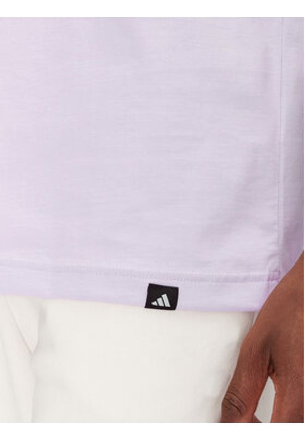 Adidas - adidas T-Shirt Lounge Slides Graphic Pocket JM0375 Fioletowy Regular Fit. Kolor: fioletowy. Materiał: bawełna