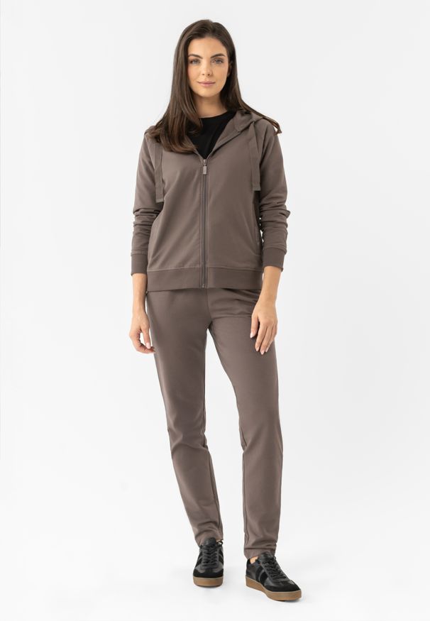 Volcano - Spodnie dresowe N-MILLA. Materiał: dresówka. Wzór: napisy, haft. Sport: wspinaczka