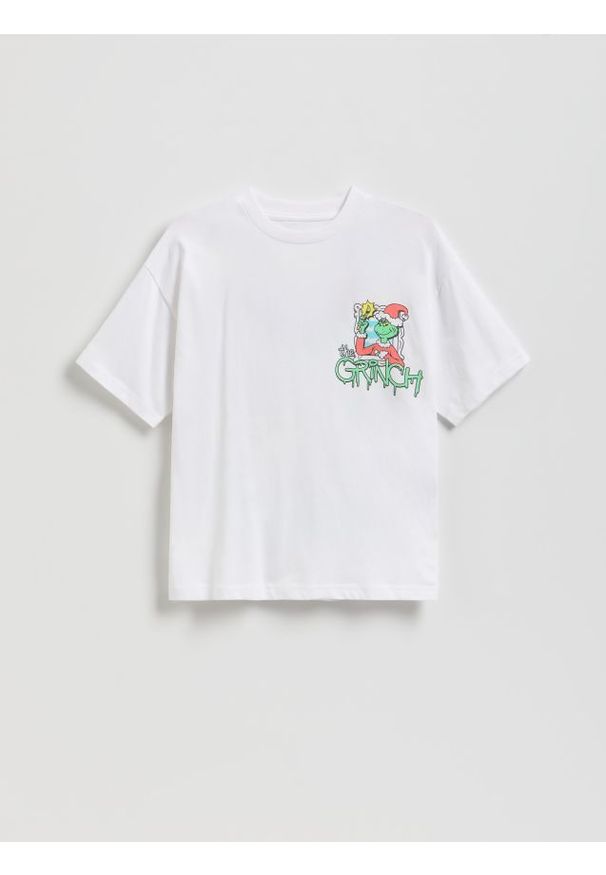 Reserved - Świąteczny t-shirt Grinch - biały. Kolor: biały. Materiał: dzianina, bawełna. Styl: wizytowy