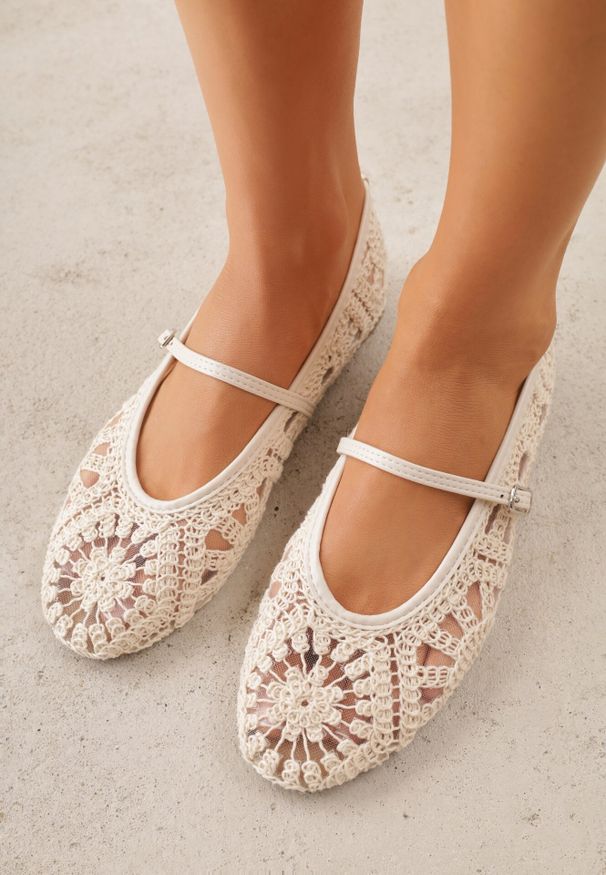 Born2be - Beżowe Ażurowe Balerinki VICES w Stylu Boho z Paskiem z Klamerką Phepheu. Okazja: na co dzień. Zapięcie: pasek. Kolor: beżowy. Materiał: jeans. Wzór: ażurowy. Styl: boho