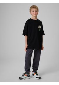 4f - 4F T-shirt loose z nadrukiem chłopięcy - czarny 134/140 (8-10 lat). Okazja: na co dzień. Kolor: czarny. Materiał: dzianina, bawełna, materiał. Wzór: nadruk. Sezon: lato. Styl: casual, klasyczny #2