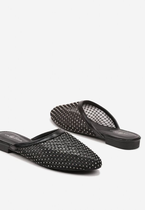 Born2be - Czarne Klapki z Transparentnej Siatki z Cyrkoniami Lanissa. Okazja: na co dzień, na imprezę. Kolor: czarny. Materiał: jeans. Wzór: aplikacja. Styl: elegancki, casual