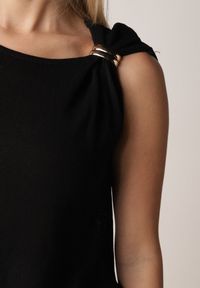 Born2be - Czarna Dzianinowa Bluzka z Wiskozy Bez Rękawów z Biżuteryjną Aplikacją Orinera. Okazja: na co dzień, na spotkanie biznesowe, do pracy. Kolor: czarny. Materiał: dzianina, wiskoza. Długość rękawa: bez rękawów. Wzór: aplikacja. Styl: casual, biznesowy #2